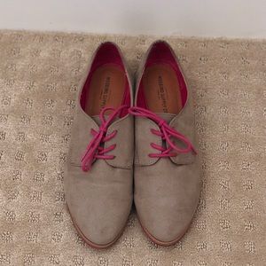 Tan and pink Oxford style shoes